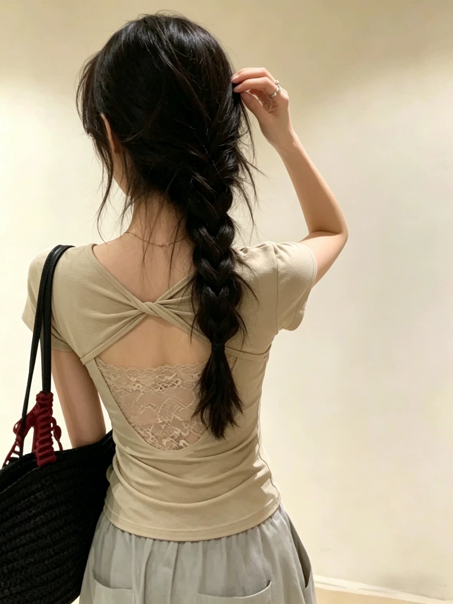 Light Oatmeal Open-Back Lace Panel Short-Sleeve T-Shirt for Women 2026 Summer Slimming Versatile Top - Image 4