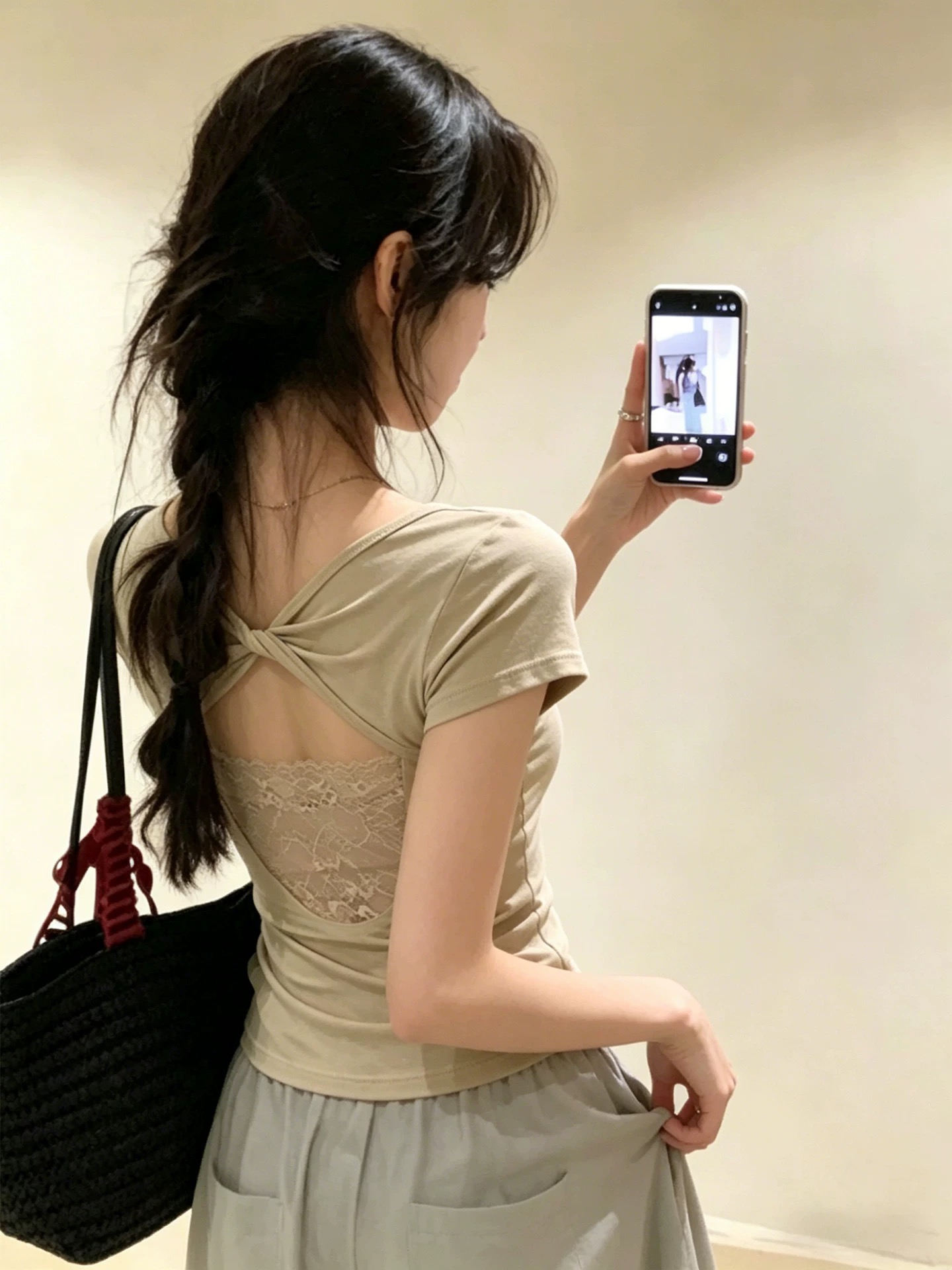 Light Oatmeal Open-Back Lace Panel Short-Sleeve T-Shirt for Women 2026 Summer Slimming Versatile Top