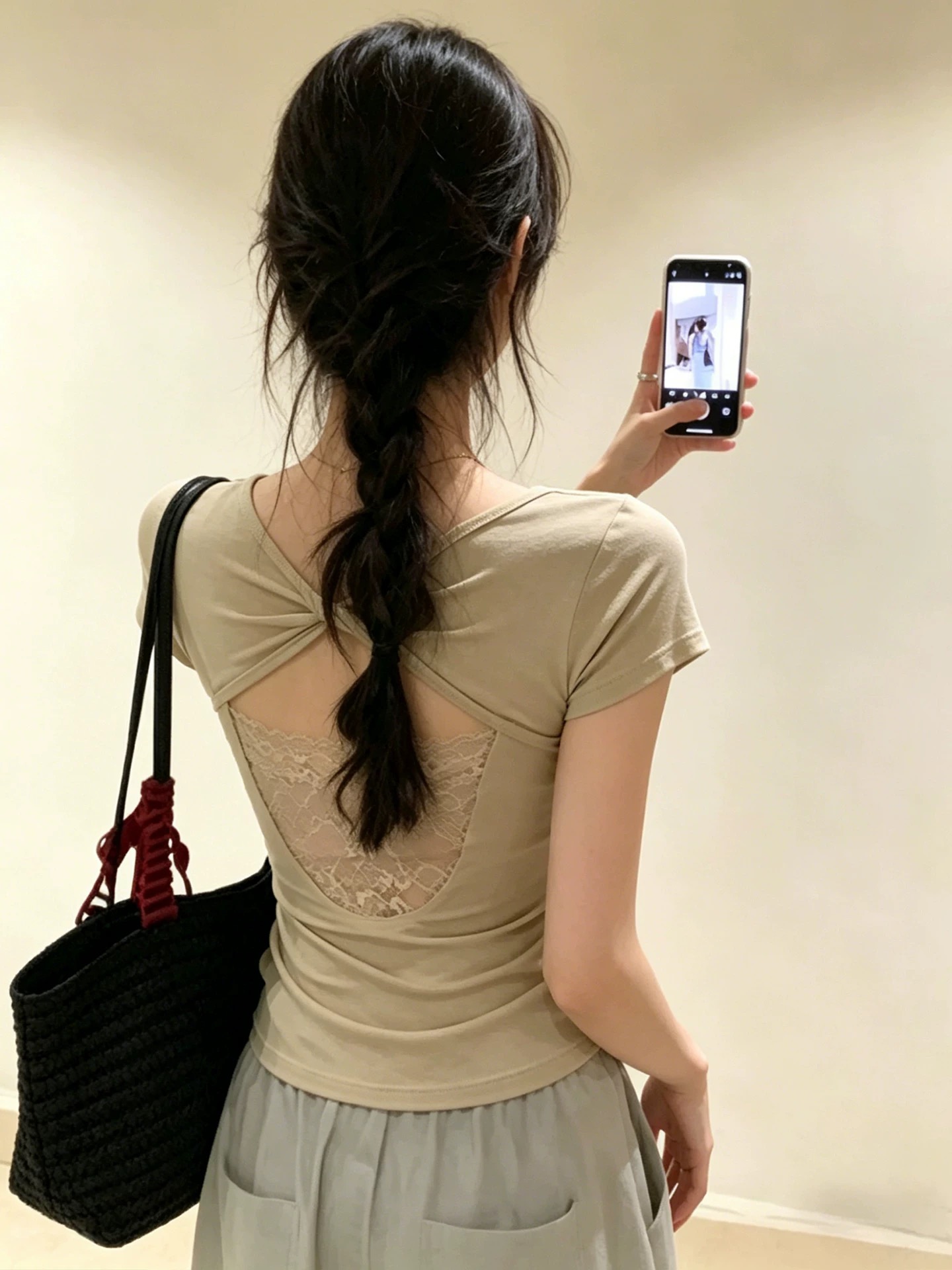 Light Oatmeal Open-Back Lace Panel Short-Sleeve T-Shirt for Women 2026 Summer Slimming Versatile Top - Image 3