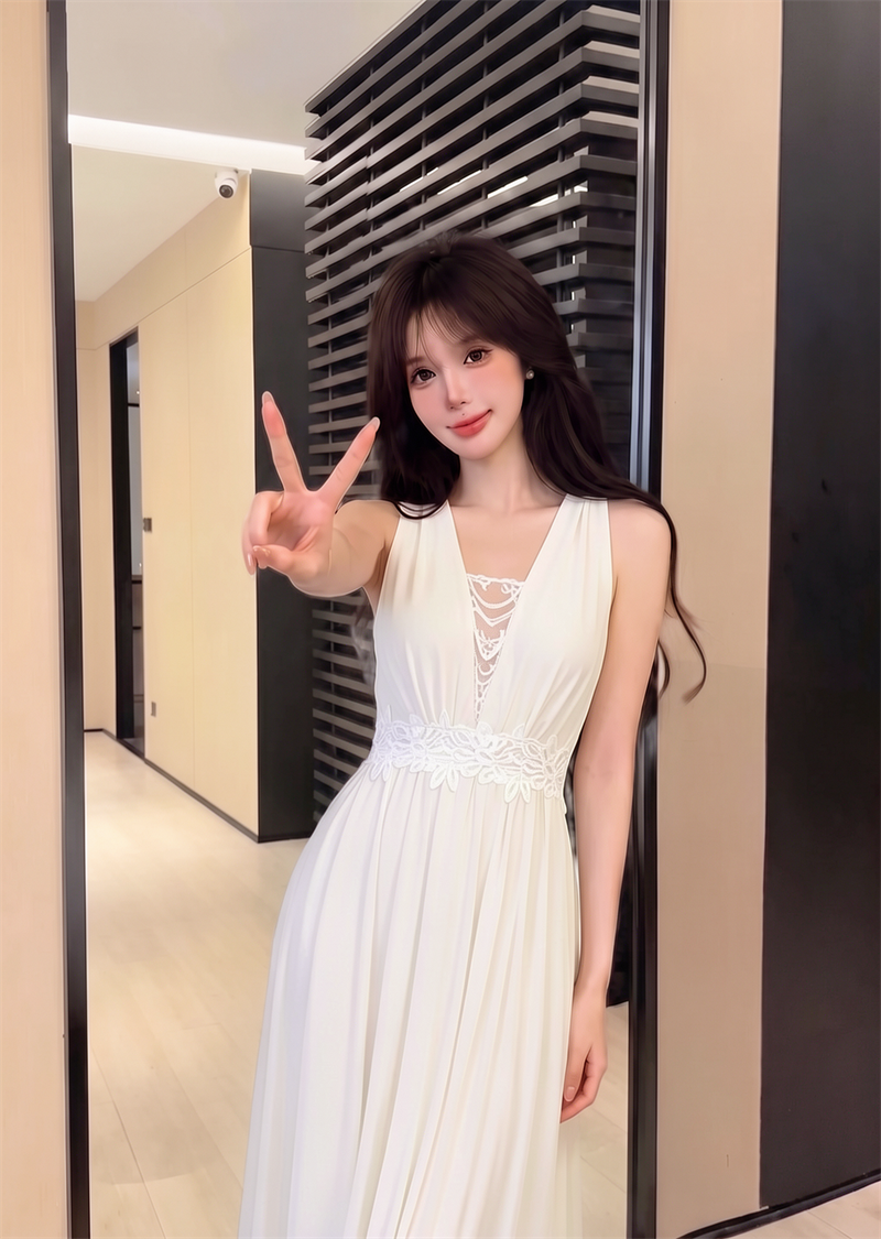 White Moonlight V-Neck Lace Sleeveless Halter Maxi Dress for Women - Image 3