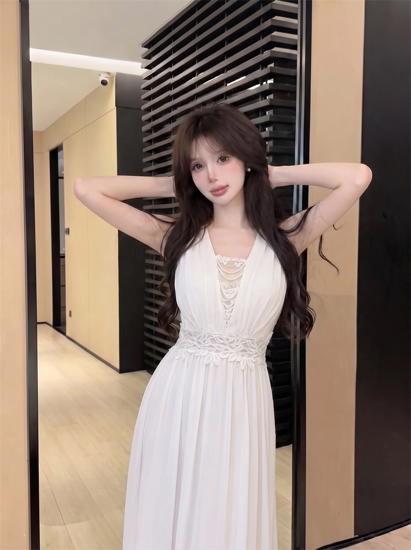 White Moonlight V-Neck Lace Sleeveless Halter Maxi Dress for Women - Image 4
