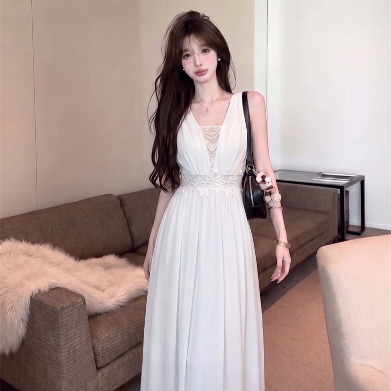 White Moonlight V-Neck Lace Sleeveless Halter Maxi Dress for Women - Image 5