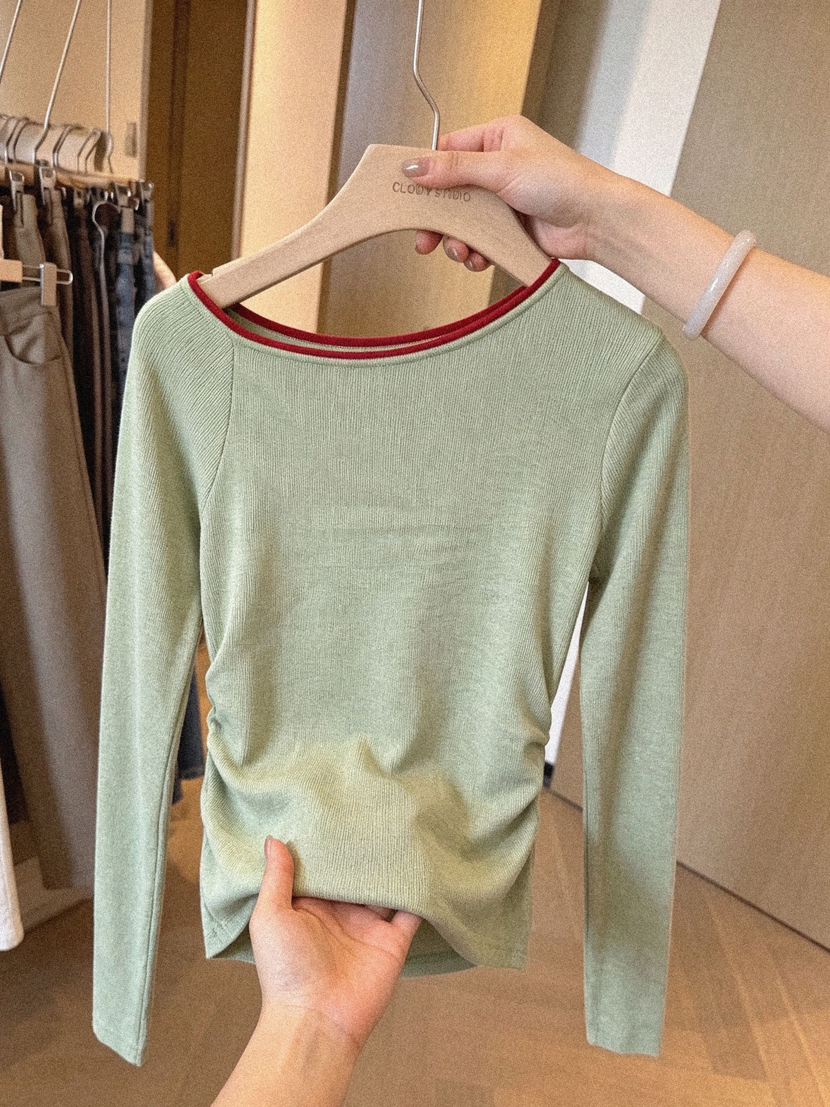 Korean One-Shoulder Knit Top for Women Early Spring Simple Off-Shoulder Base Layer Waist-Cinching Top - Image 3