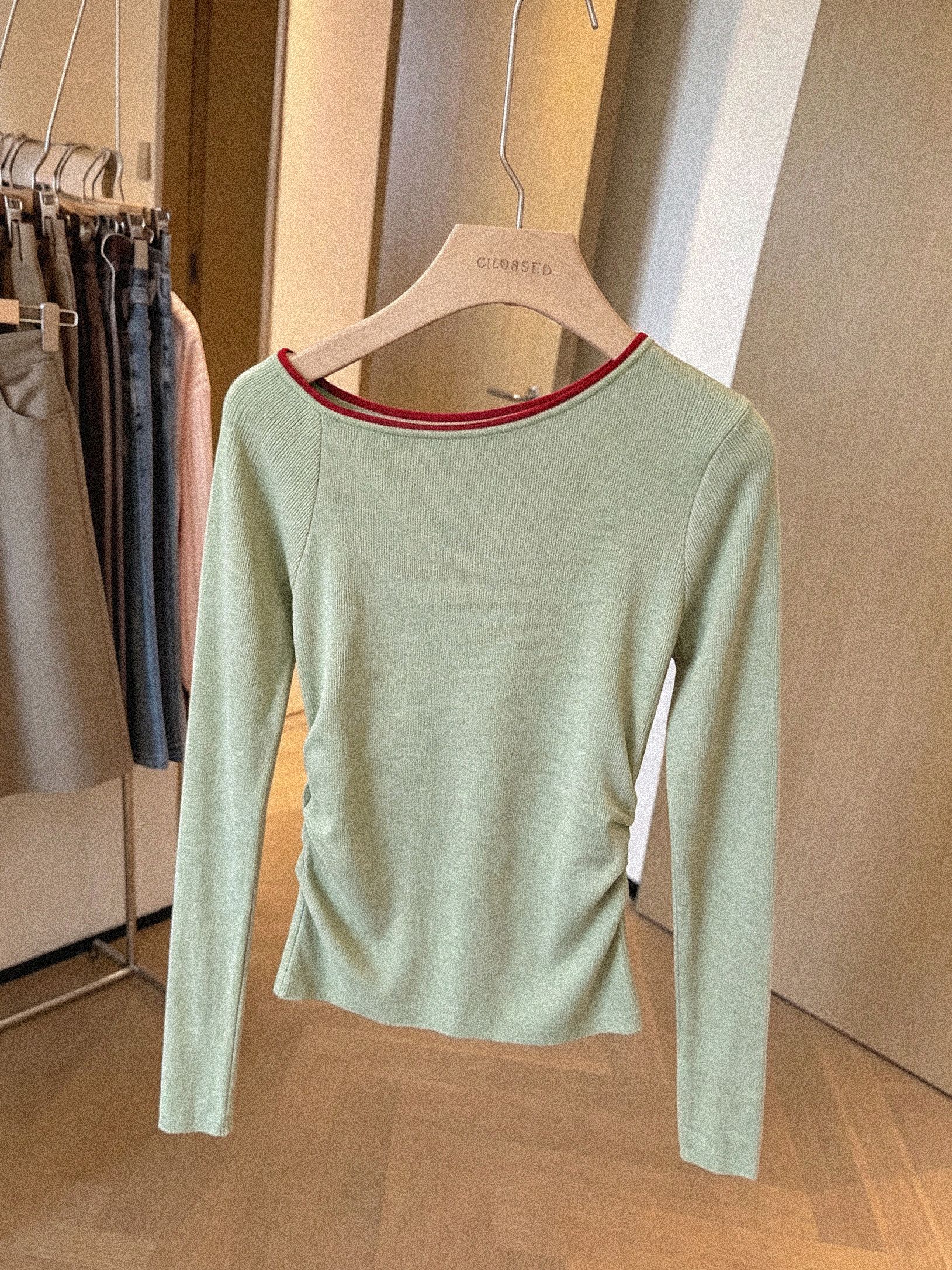 Korean One-Shoulder Knit Top for Women Early Spring Simple Off-Shoulder Base Layer Waist-Cinching Top - Image 2