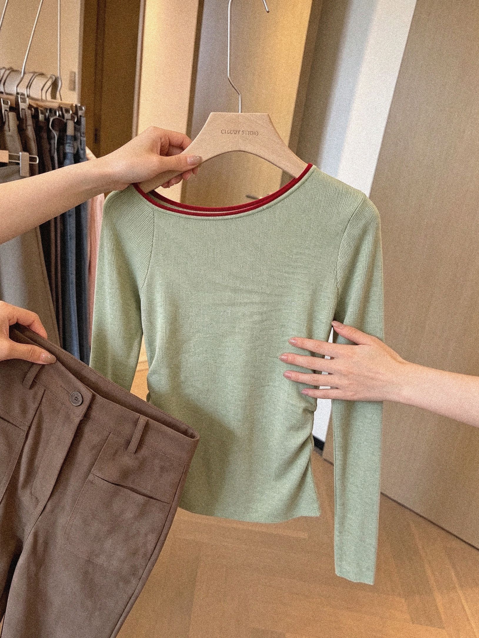 Korean One-Shoulder Knit Top for Women Early Spring Simple Off-Shoulder Base Layer Waist-Cinching Top - Image 4