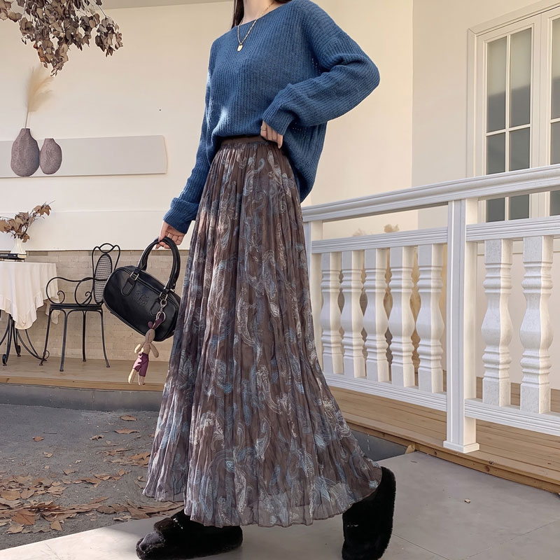2026 Autumn Vintage Print Pleated Skirt Women Plus Size High Waist Slimming A-Line Long Skirt - Image 2